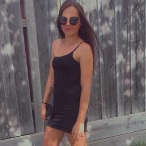 Meet your Posher, Mona